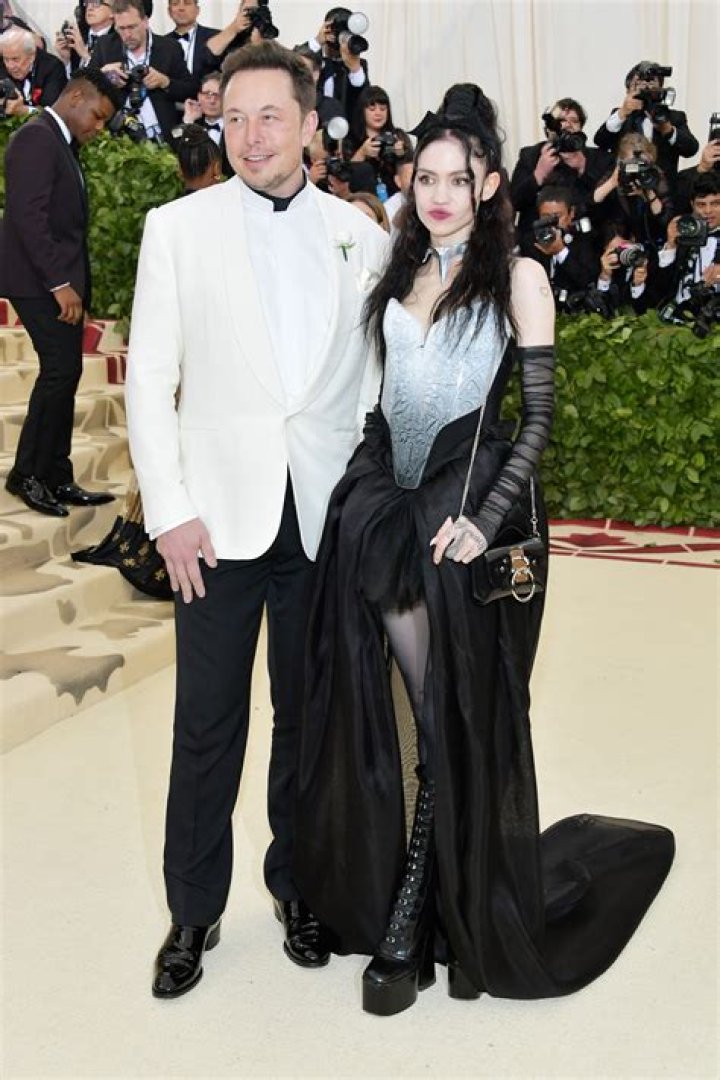 Elon Musk Is Dating Grimes Sick Chirpse