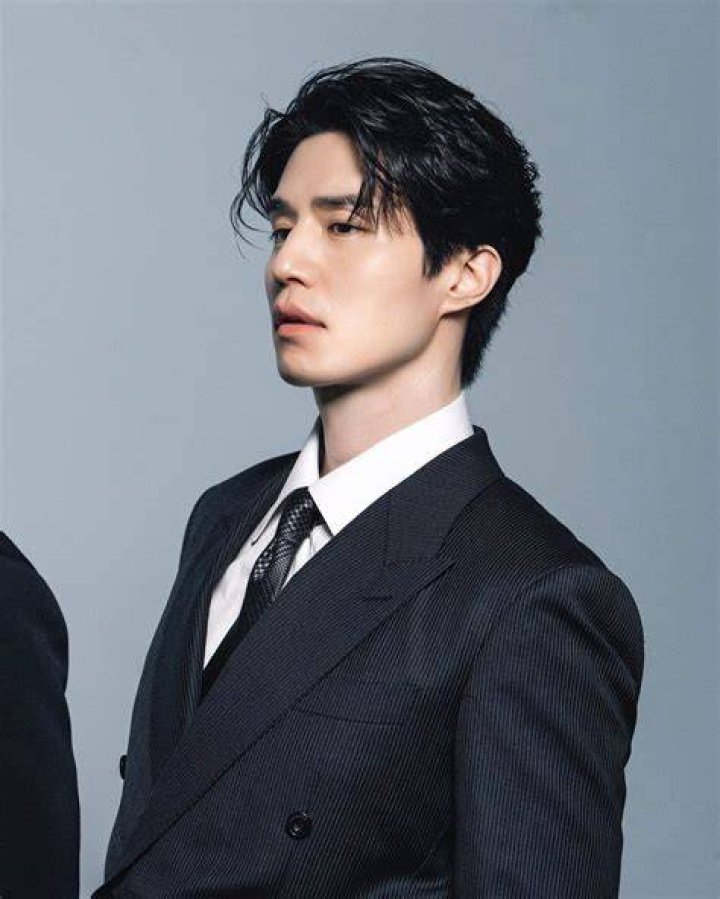 LEE DONG WOOK AT 18?!?! WOAH He was super young and cutefaced when he