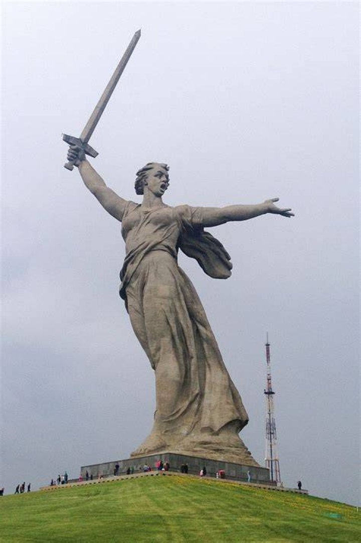 The Enchanting Angel Statues Of Russia's Grand Architecture